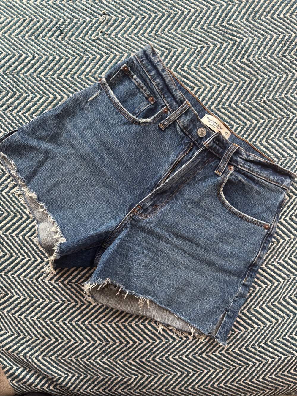 Abercrombie & Fitch 4” Mom Short, Size 27/4